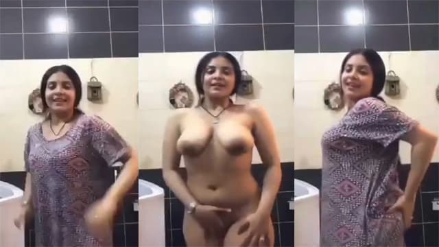 Sexy mother shows her pussy videos hd