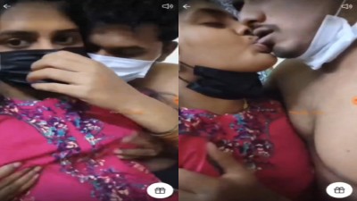 Couple Kissing – And Massaging Mulai Free