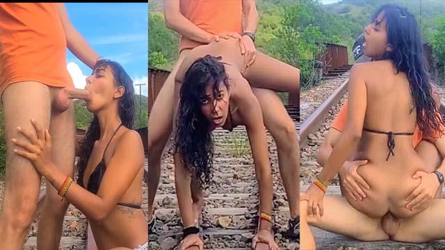 Indian Railway Outdoor Deepthroat NRI BF Wild Deeper Fuck
